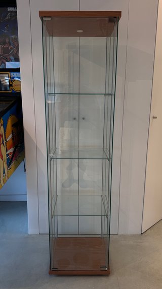 Vitrina DETOLF de Ikea