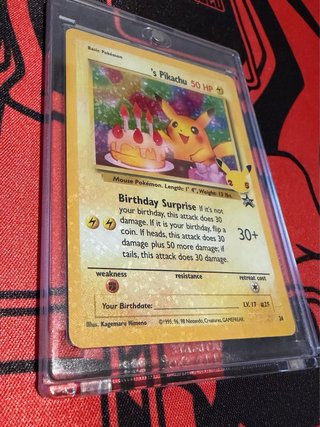 Carta Pokémon Birthday Pikachu 25 Aniversario