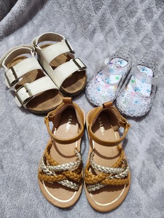 Lote de 3 pares de sandalias para niña