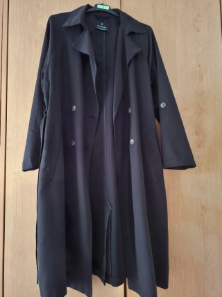 Chaqueta larga Stradivarius negra Talla M