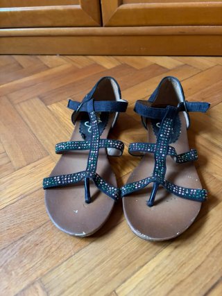 Sandalias Negras Mustang con Pedrería. Talla 41