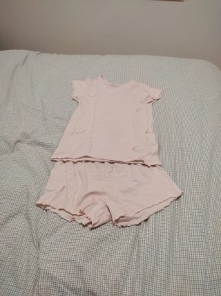 Pijama de niña rosa con estrellas