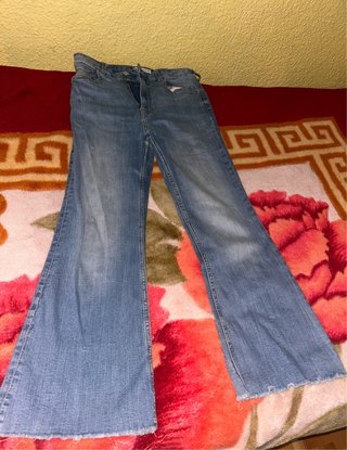 Pantalón vaquero azul de campana