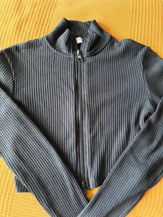 Chaqueta de punto negra con cremallera
