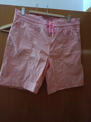Pantalón corto de loneta rosa. € negociable
