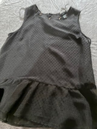 Blusa negra sin mangas con textura