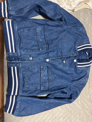 Chaqueta vaquera estilo bomber H&M
