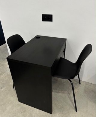 Conjunto Mesa y 2 Sillas IKEA Negras