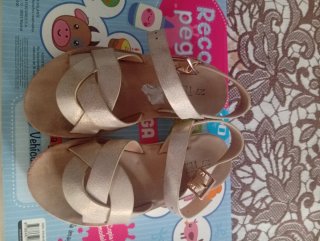 Sandalias de niña doradas talla 27