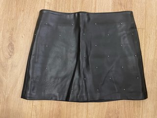 Falda negra imitación cuero XS