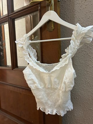 Top Blanco con Detalle de Encaje