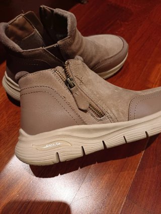 Botines Skechers Arch Fit Beige