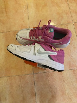 Zapatillas Nike Blancas y Rosas