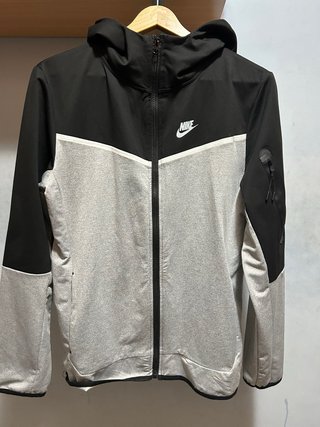 Chaqueta Nike Tech Fleece Negra y Gris