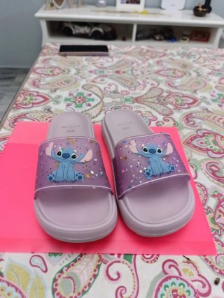 Sandalias de Stitch Zara