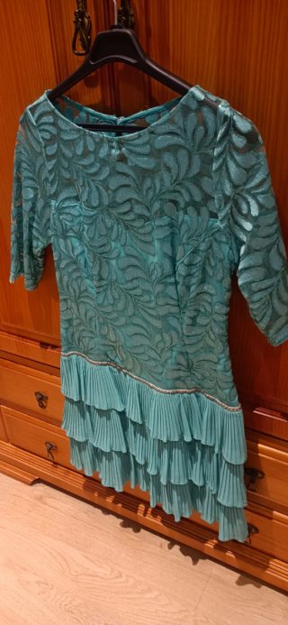 Vestido de fiesta turquesa con encaje