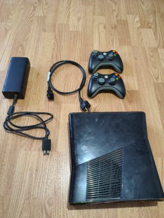 Console Xbox 360 con 2 controller