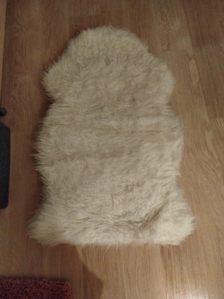 Tappeto in pelo beige