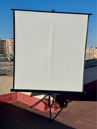 Pantalla de Proyector Enrollable con Trípode 85”