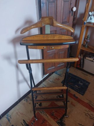 Portatrajes Vintage de Madera y Metal