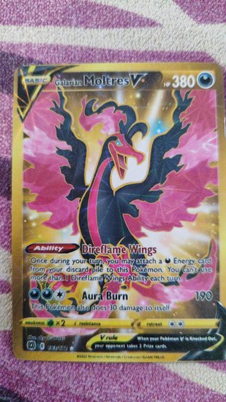 Carta Pokémon Moltres de Galar V Gold