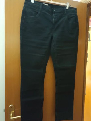 Pantalones Tejanos Negros.  € negociable