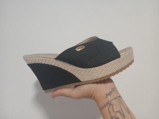 Sandalias de Cuña Hony Negras