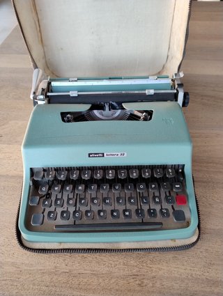 Máquina de escribir Olivetti Lettera 32