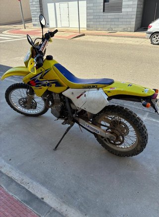 Moto Enduro Suzuki DR-Z 400 E