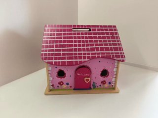 Casita de Muñecas de Madera
