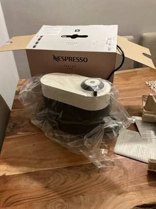Cafetera Nespresso Vertuo Pop Blanca