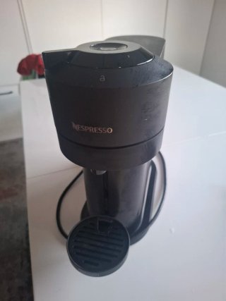Cafetera Nespresso Vertuo Negra