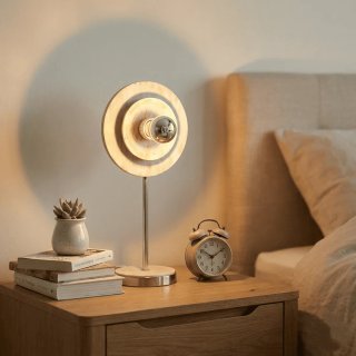 Lámpara de sobremesa artesanal de madera de pino