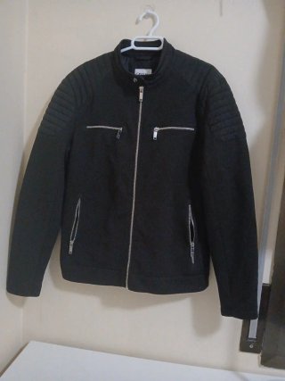 Chaqueta Zara Negra con Cremalleras