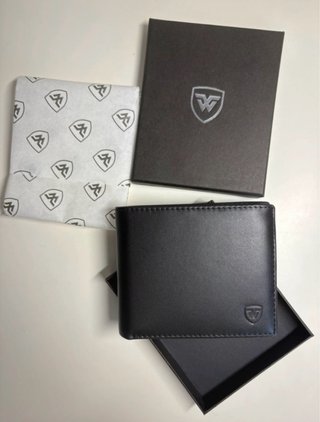 Cartera de Piel Negra