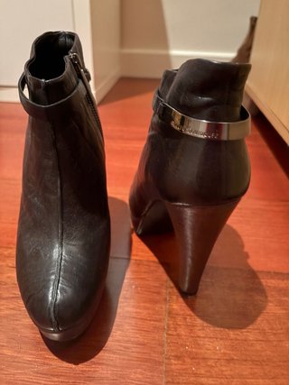 Botines Adolfo Dominguez Negros tacon marron