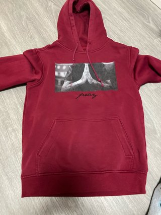 Sudadera con capucha roja