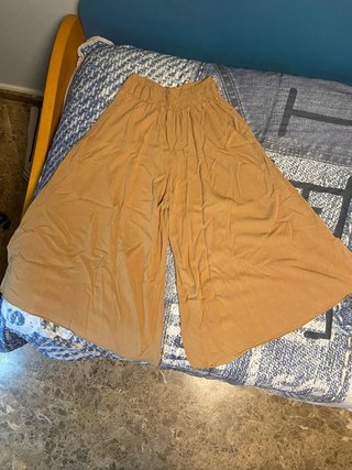 Pantalón ancho estilo falda pantalón