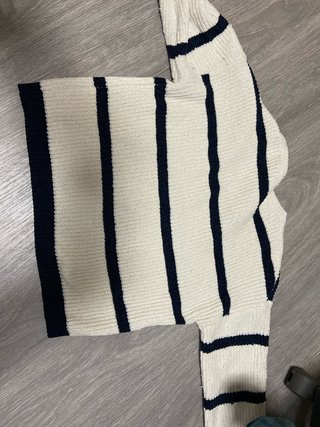 Jersey de rayas blanco y negro.para 13,14,15 años