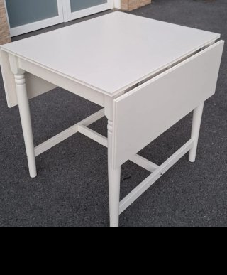 Mesa de cocina Ikea blanca con alas