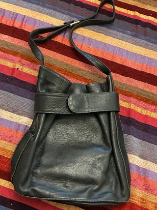 Bolso de piel negro