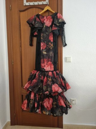Vestido de gitana negro con flores