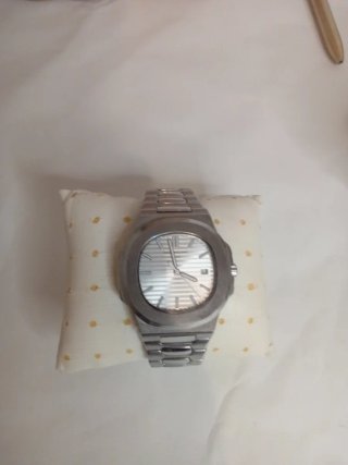 Reloj de pulsera plateado