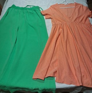 Vestido Naranja y Pantalón Verde