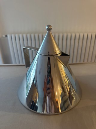 Hervidor de diseño Alessi