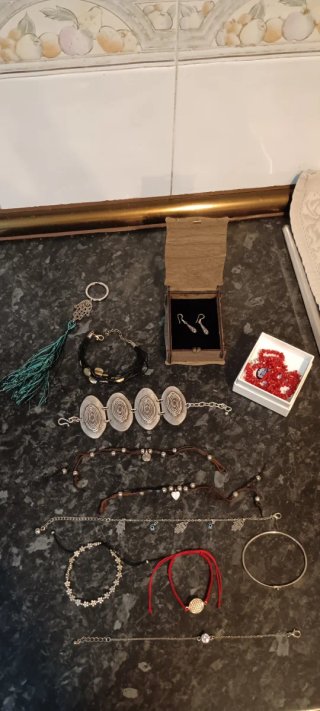 Colección de pulseras y pendientes estilo boho