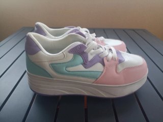 Botines con ruedas multicolor