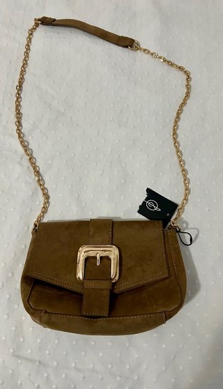 Bolso pequeño Stradivarius marrón y dorado