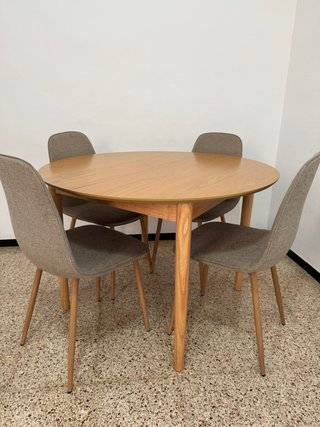 Mesa de comedor extensible y 4 sillas