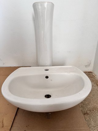 Lavabo con pedestal blanco